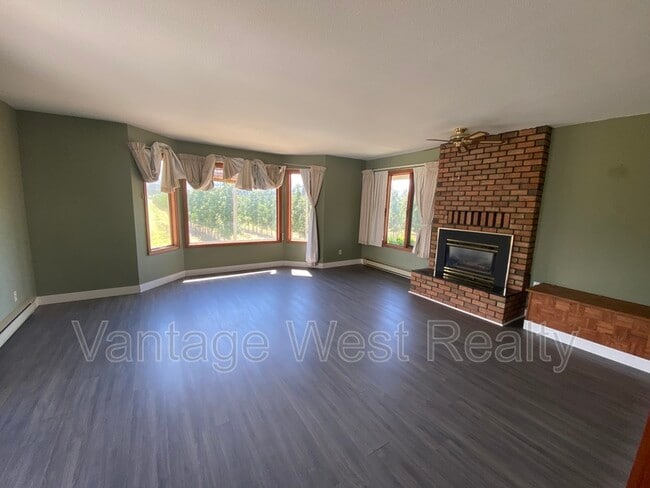 Photo - 4221 Spiers Rd