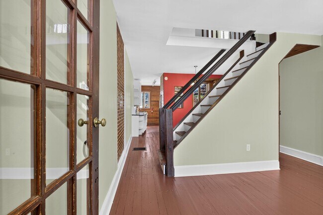 Building Photo - 4051 Ludlow St