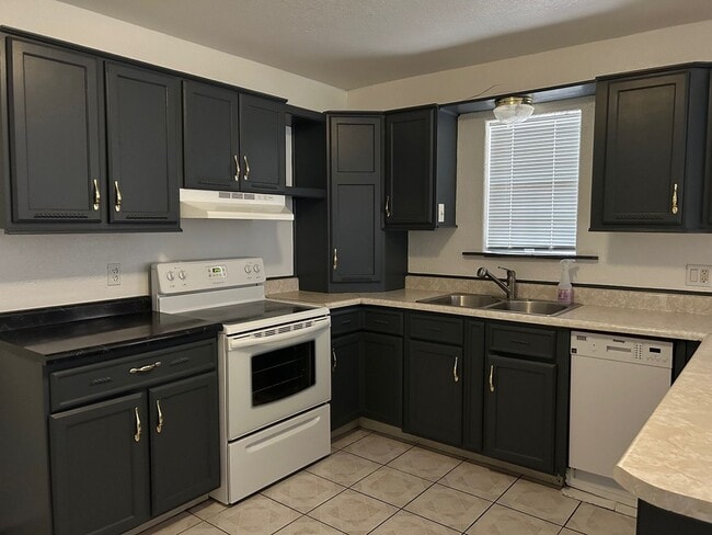 Photo - 2105 W Juniper St