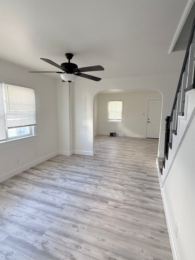 Photo - 211 Oakwood Ave