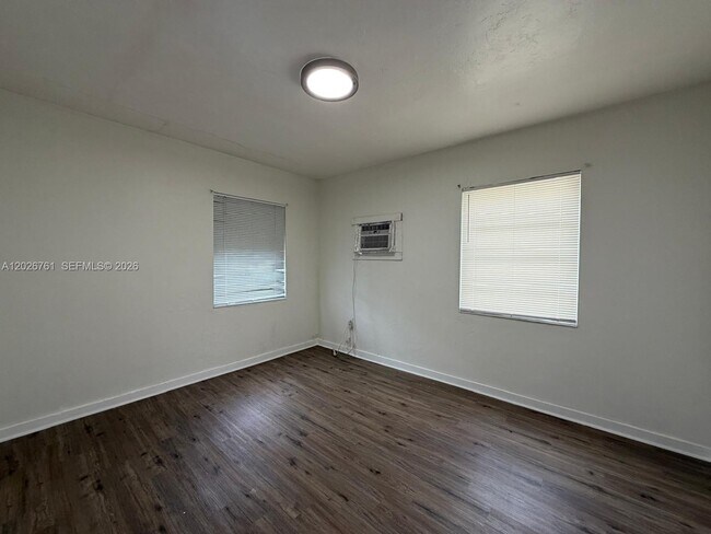Photo - 541 SW 7th St Unit 2