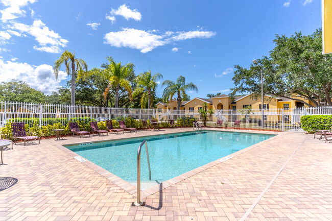 Building Photo - Live Oak Villas Rental