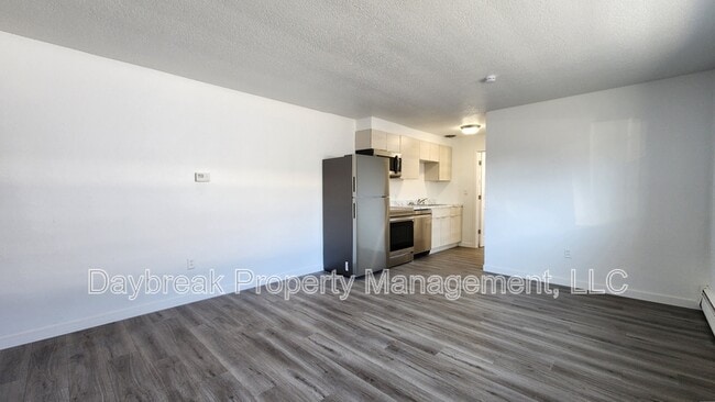 Photo - 1211-11 1/2 11 1/2 St N