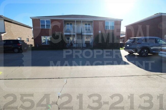 Building Photo - Charming 3-bed, 2-bath fourplex now availa...