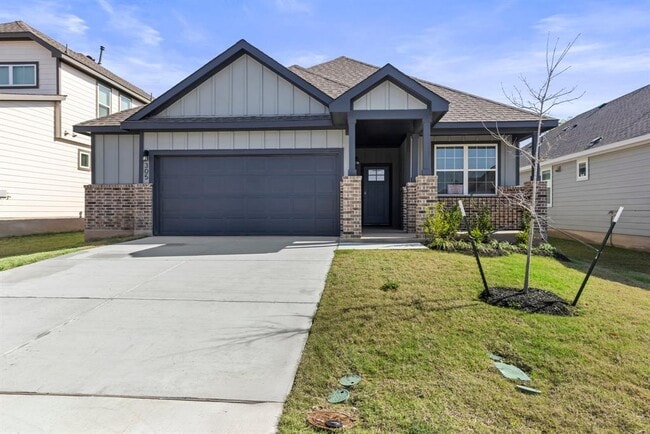 Photo - 305 Brooks Ranch Dr House
