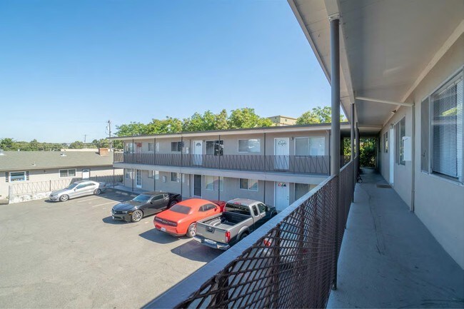 Photo - 35-39 Estabrook St