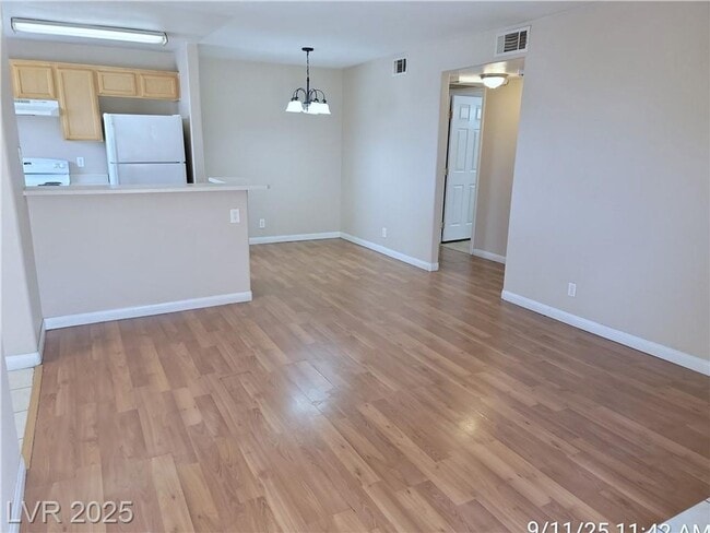 Photo - SE / SUNRISE MANOR 2ND FLOOR UNIT IN GATED...