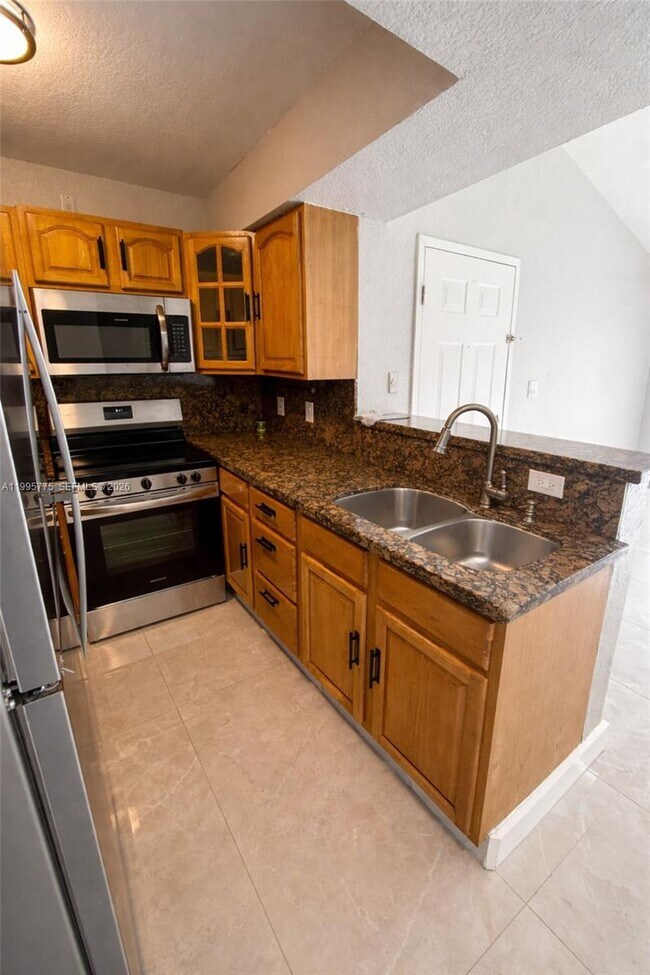 Photo - 10581 SW 155th Ct Unidad 1222