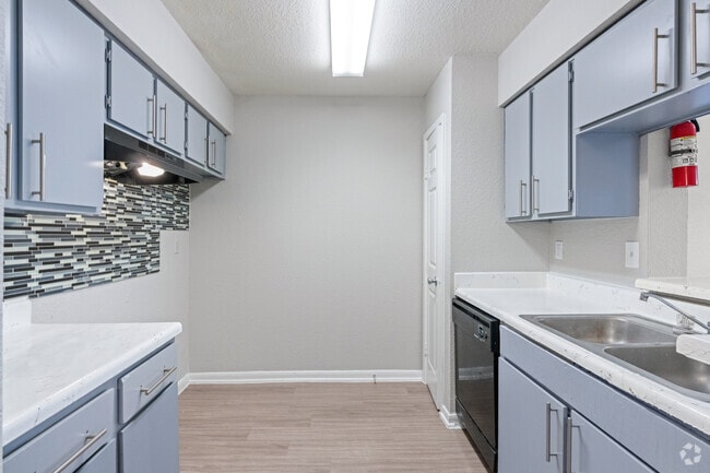 2 habitaciones, 1 baño, 797 pies cuadrados, cocina