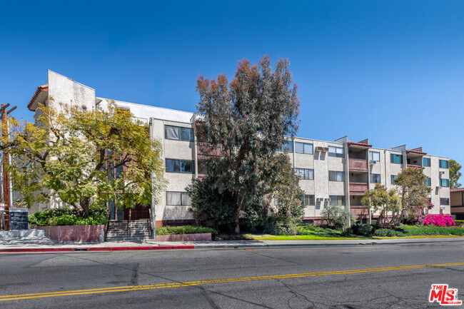 Building Photo - 530 S Barrington Ave Unit 107 Rental