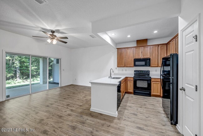 Photo - 5915 Pavilion Dr