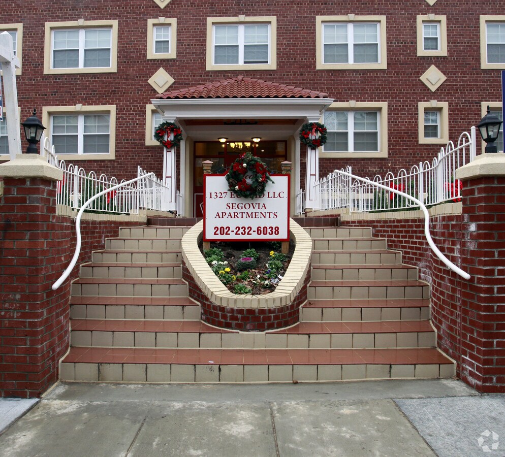 Photo - Segovia Apartments