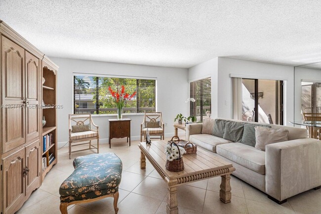 Building Photo - 1520 Salzedo St Unit F