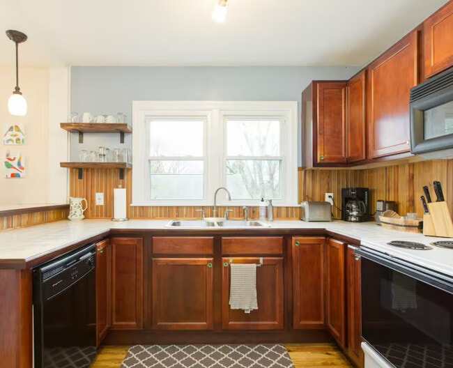 Photo - 12 Williams St