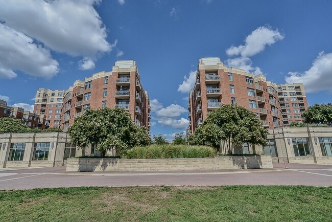 Building Photo - 3600 S Glebe Rd Unit # 228W Rental
