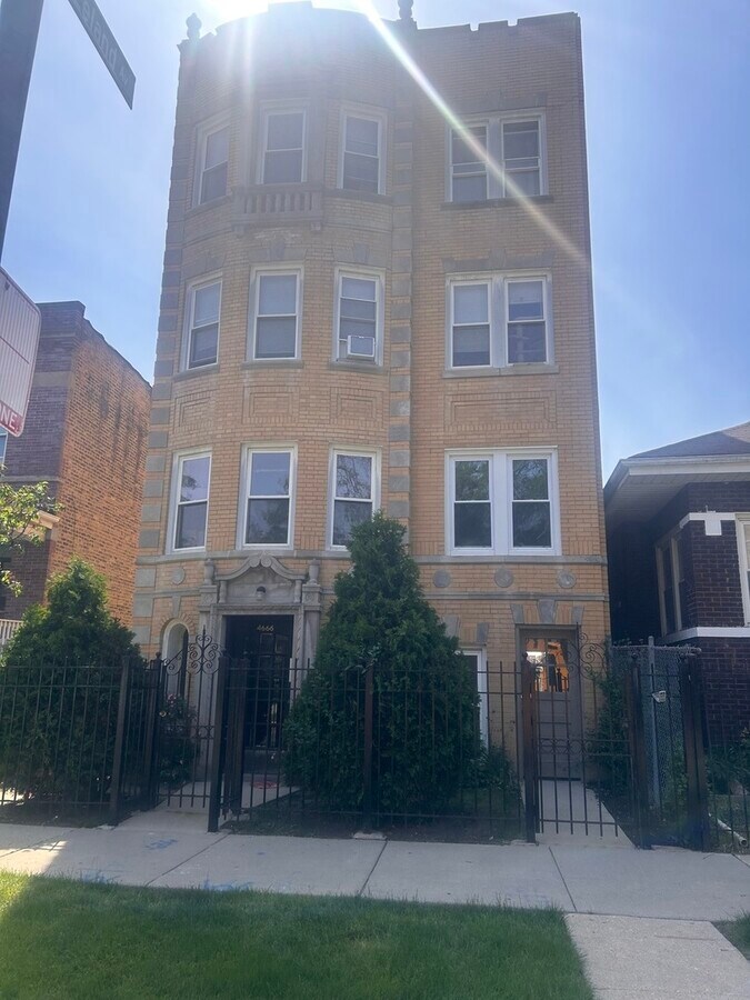 Photo - 4664 N Spaulding Ave Apartment Unit 2M