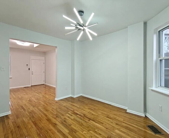 Photo - 5415 Media St