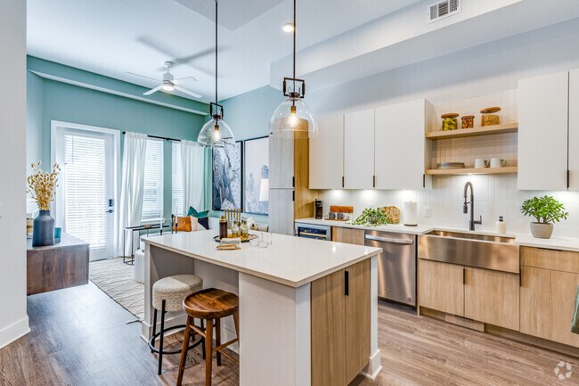 1 BR, 1 BA - 775SF
