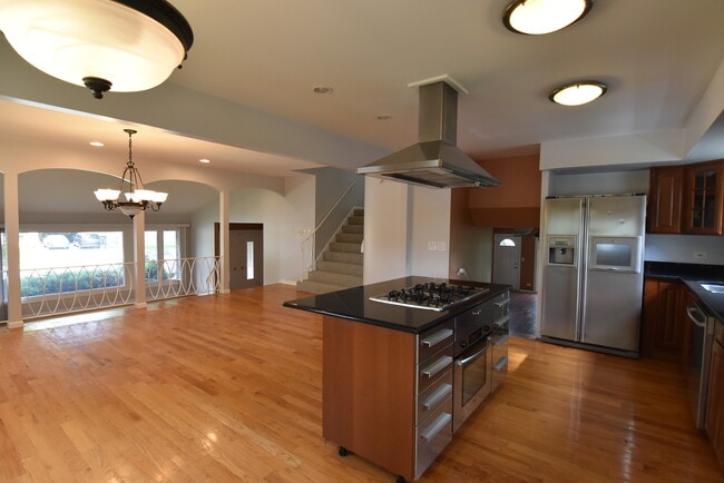 Photo - 1702 N Waterman Ave