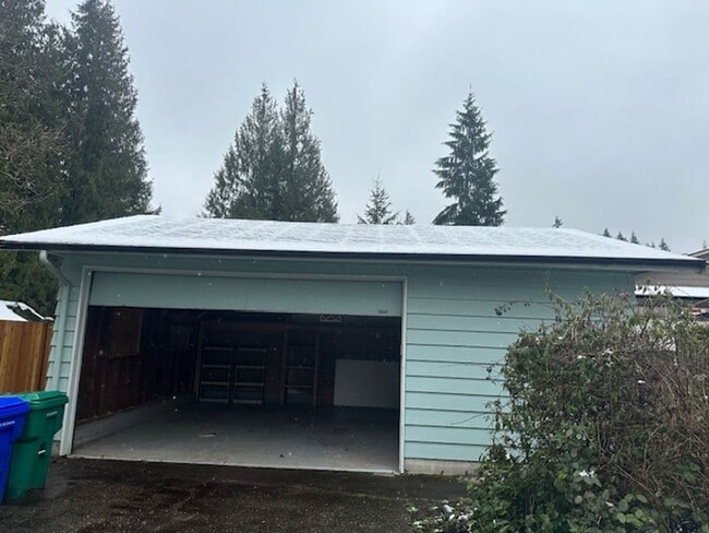 Photo - Lightly Updated 4 Bed Everett Home w/ Large Detached Garage/Workshop!