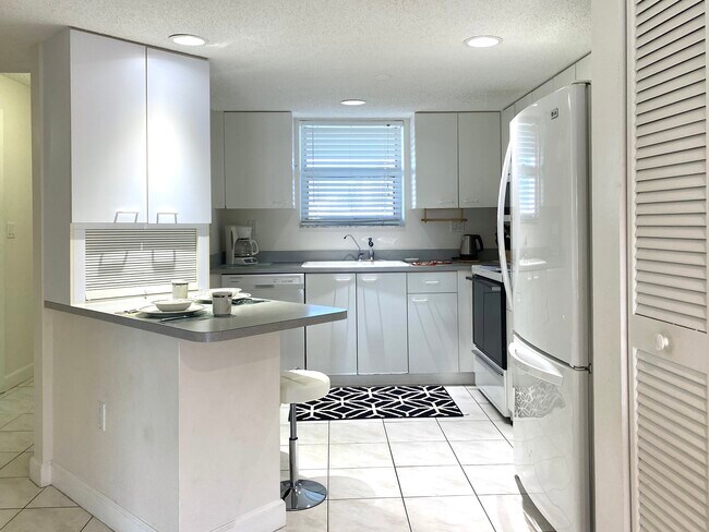 Photo - 17801 N Bay Rd Unidad 511