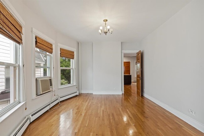 Photo - 240 Harrison Ave Unidad 2