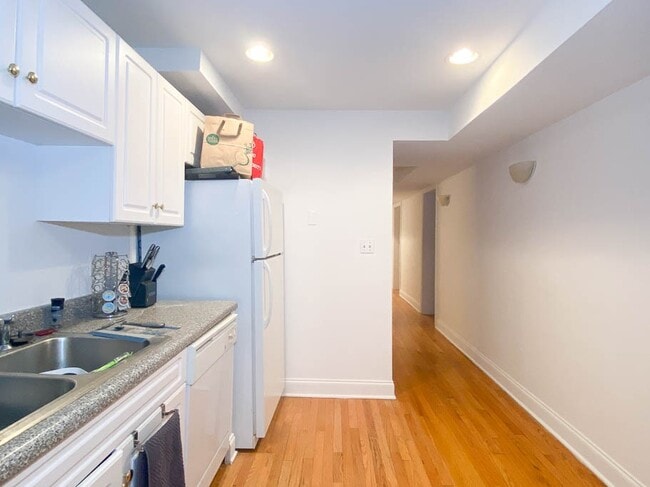 Photo - 922 W Addison St Unidad G