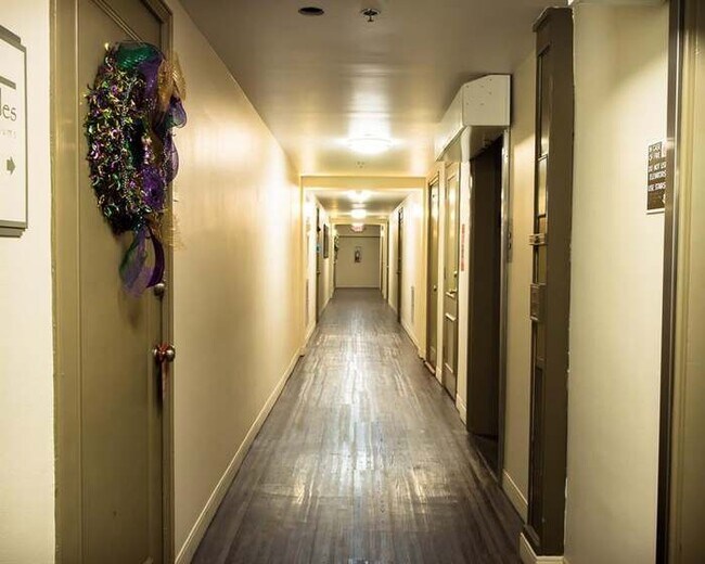 Building Photo - 1205 St Charles Ave Unit 713