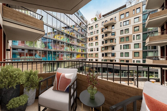 Photo - Denizen BSHWK