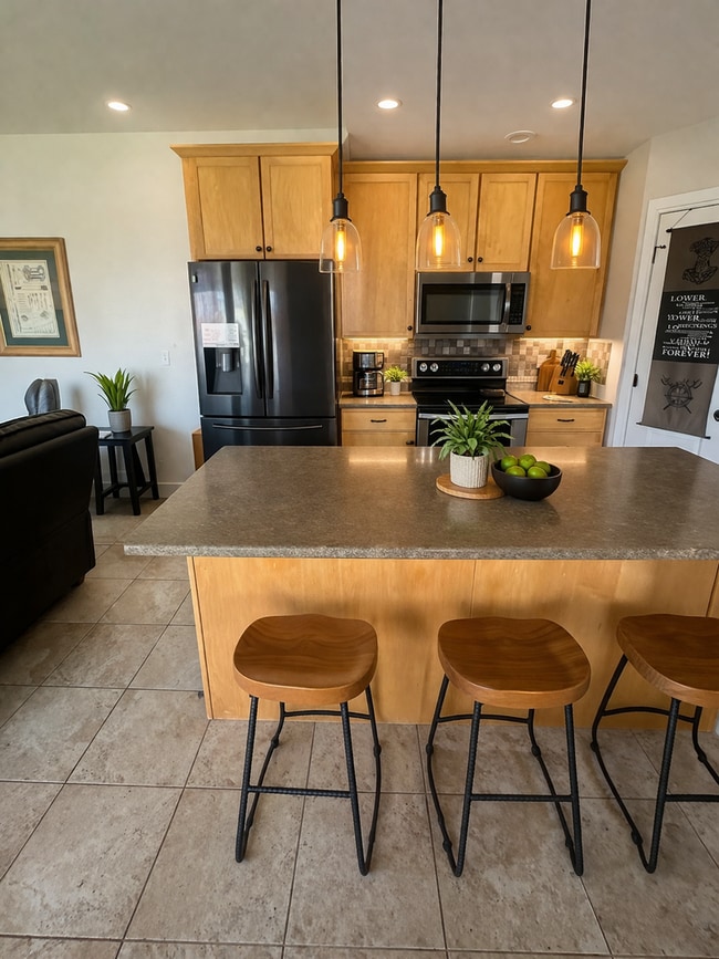 Photo - Beautiful 6 Bed 3 Bath Home for Rent in Tremonton! Solar Panels Included!