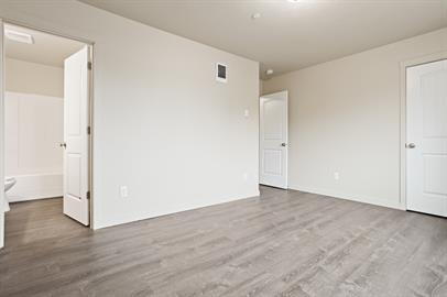 Photo - Modern Comfort in Sheridan: Spacious 3-Bed Unit U