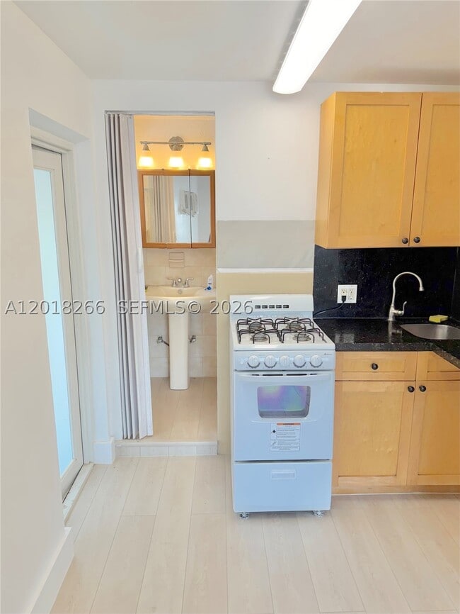 7537 Buccaneer Ave Unidad B