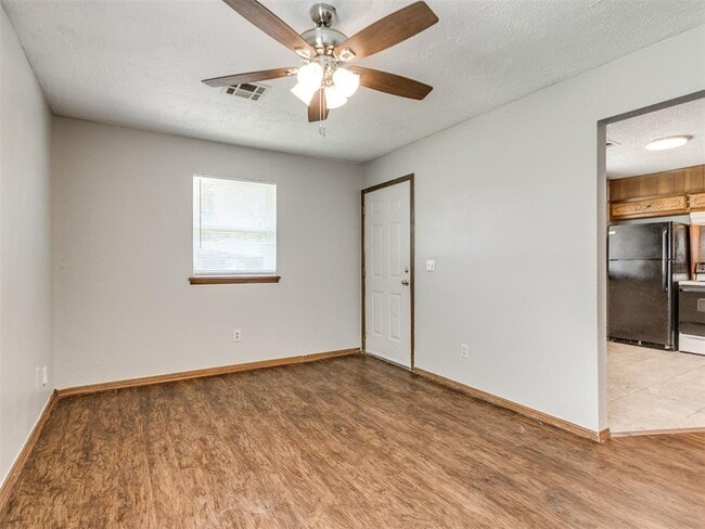 Photo - 821 Russell Cir