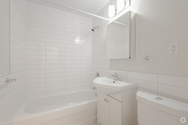 1BR, 1BA - 650SF - Bathroom