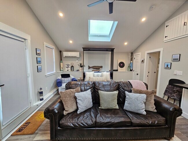 90 Edgartown Rd