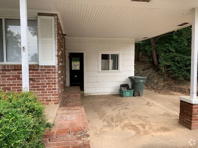 Building Photo - STUDENTS AND FACULTY ONLY Rental