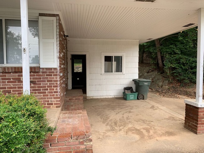 Photo - STUDENTS AND FACULTY ONLY House