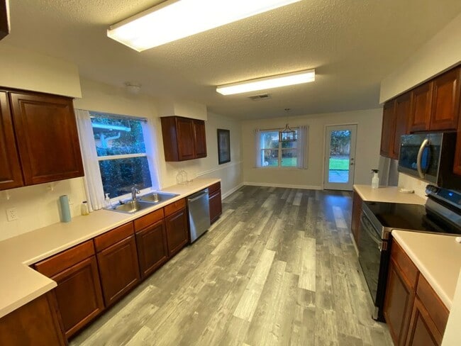 Photo - 6145 Clearwater Dr