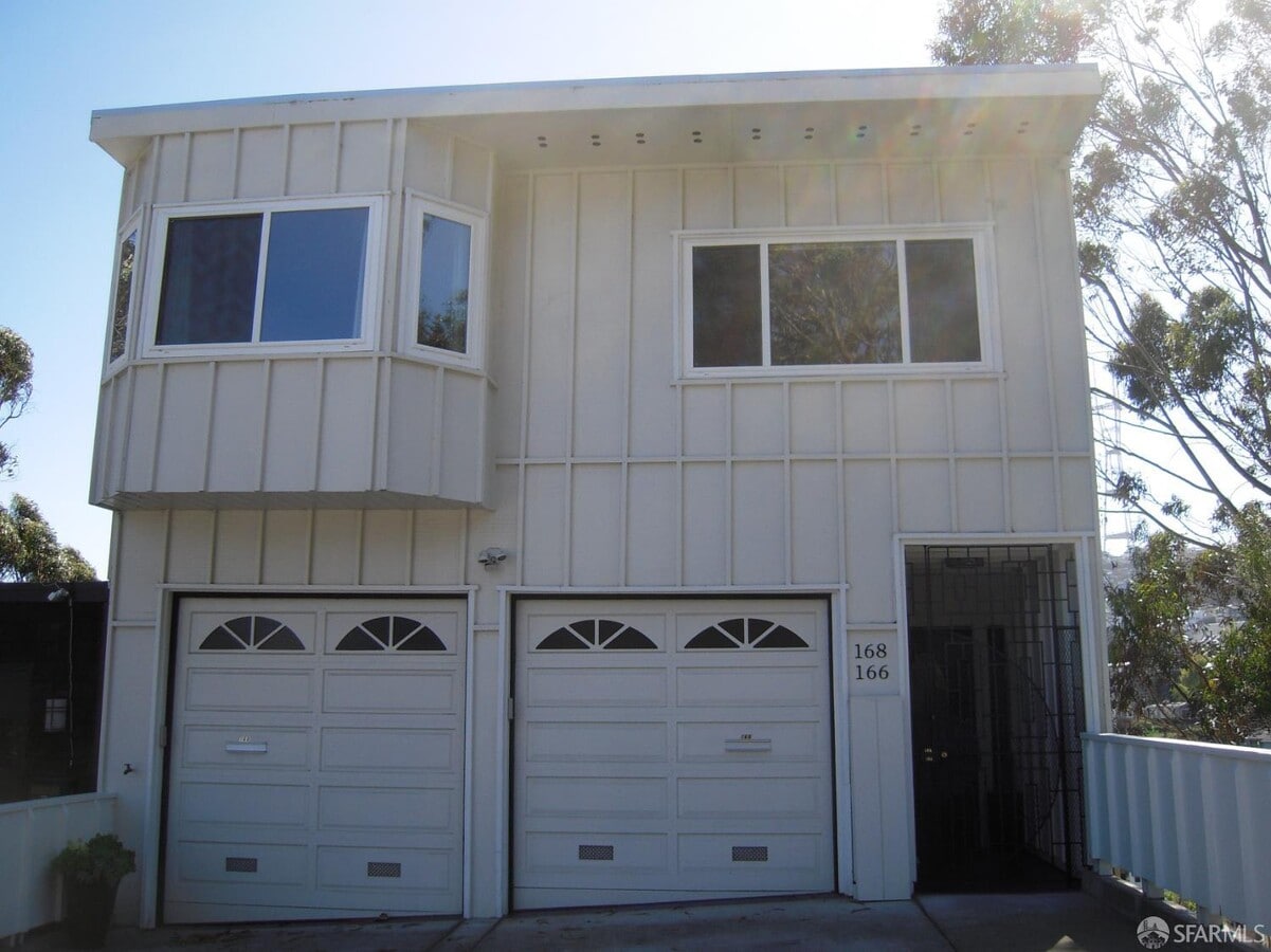 Photo - 166 Museum Way