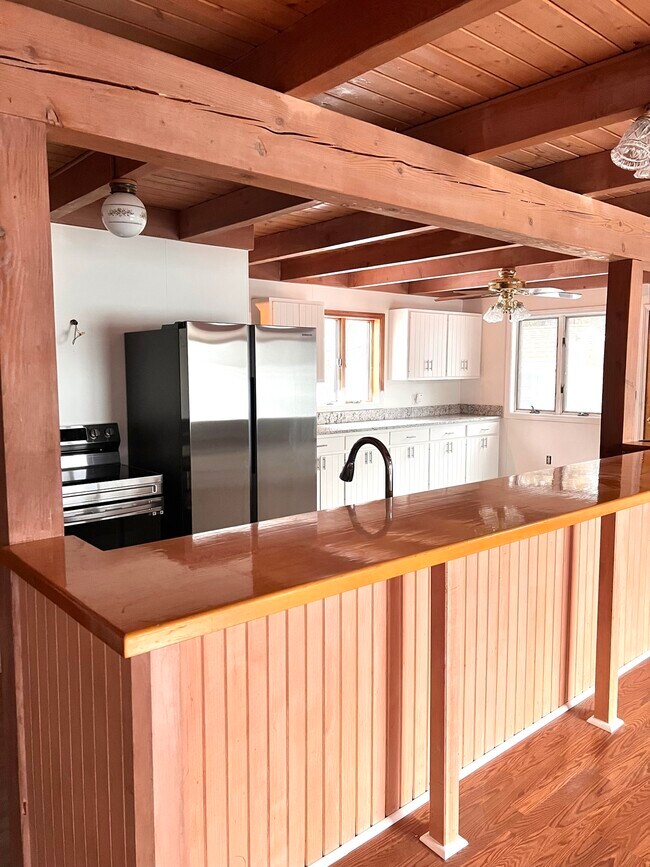 Kitchen - 150 N Shore Dr Unit 1