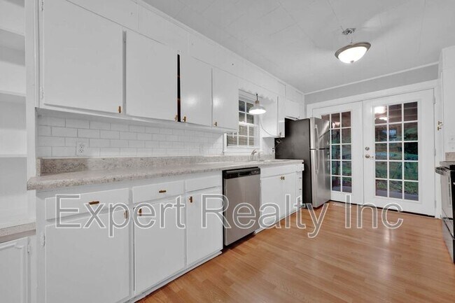 Photo - 900 75th St S