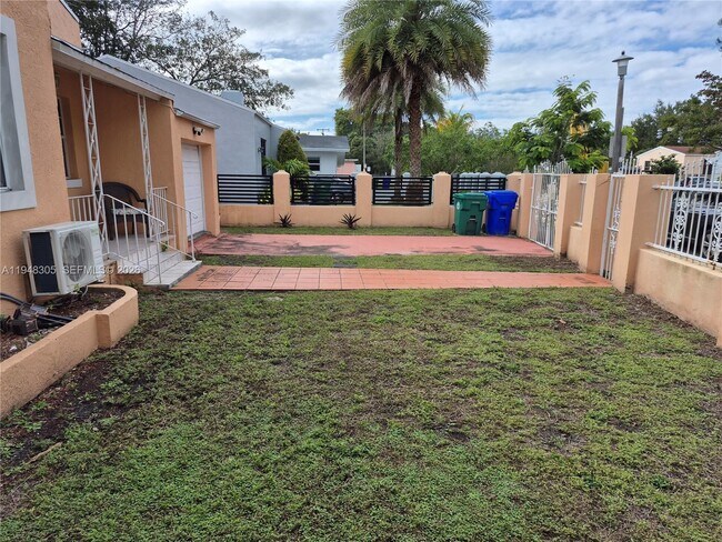 Photo - 28 NE 49th St