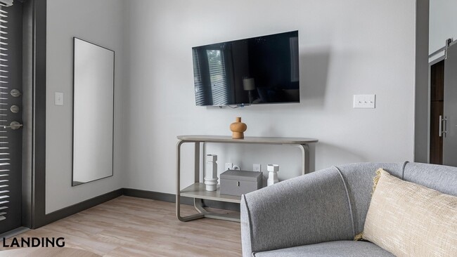 Photo - 3875 Burnham Unidad 6113