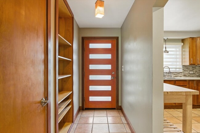 Photo - 712 Collegewood St