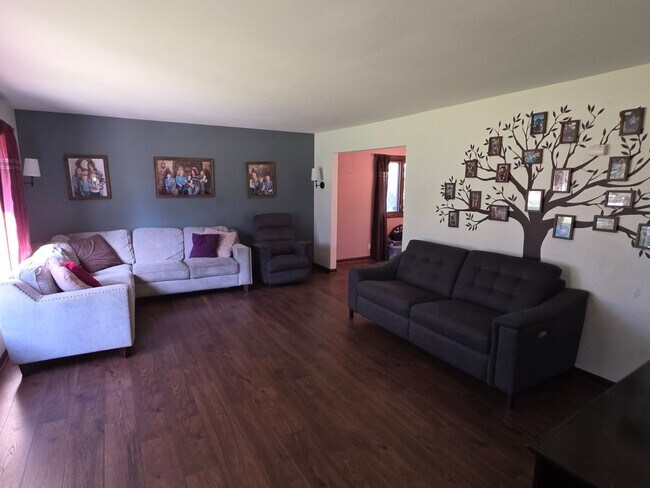 Photo - Updated 4 bedroom home in Merton