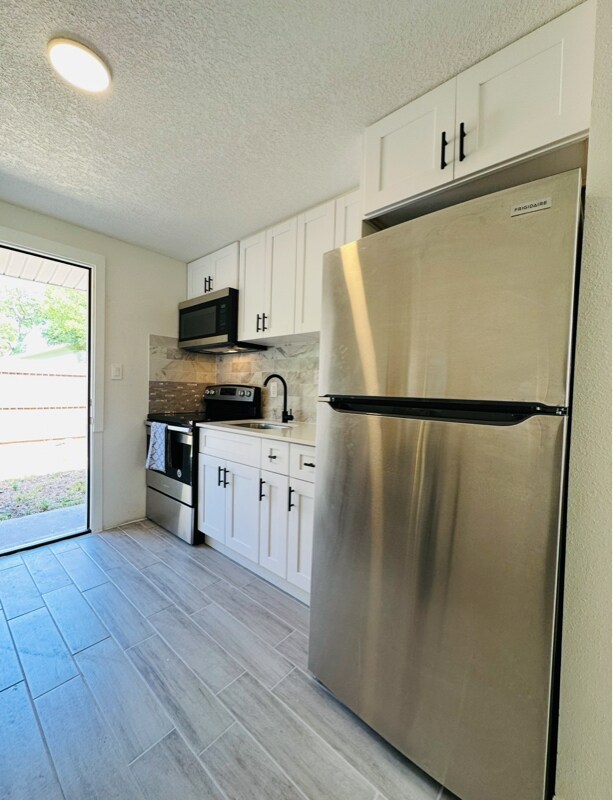 Building Photo - 1401 E Holland Ave Rental