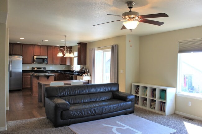 Photo - 835 Pistol River Way