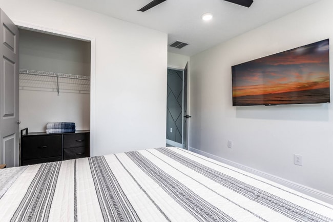 Building Photo - 1414 E Harding St