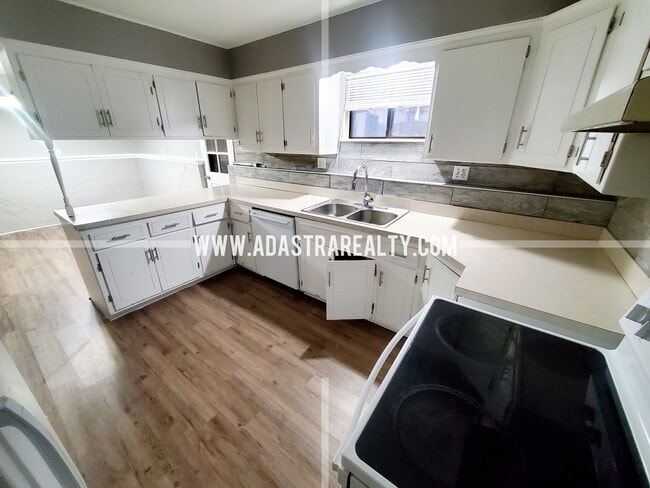 Photo - Very Nice & Spacious Duplex in North Olathe-Available in JULY!!