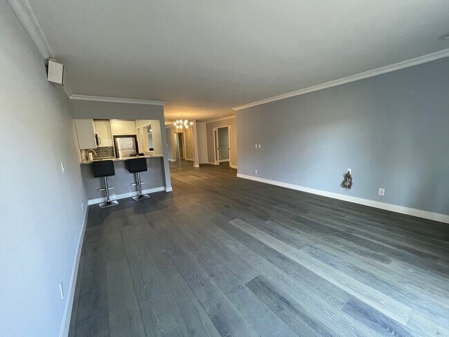 Large open floor plan - 901 10th St Unidad 202